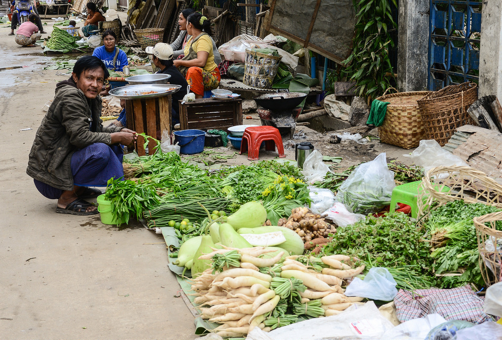 Morning Market in Tachileik