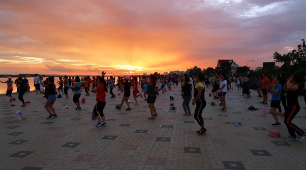 Enjoy aerobics during sunset