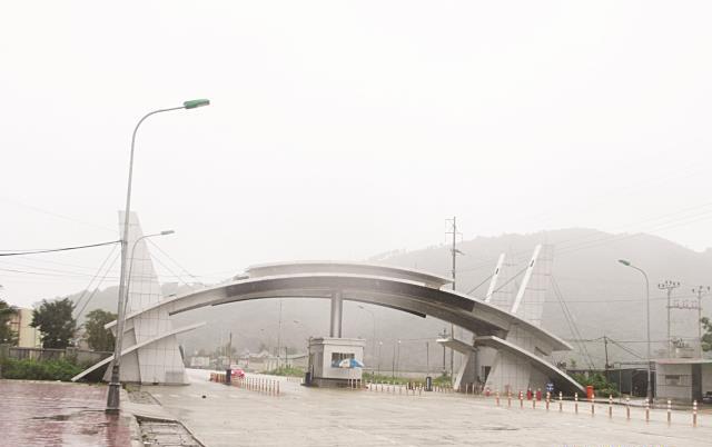 The international border suspension bridge in Vietnam