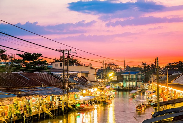 Amphawa floating market in the evening 