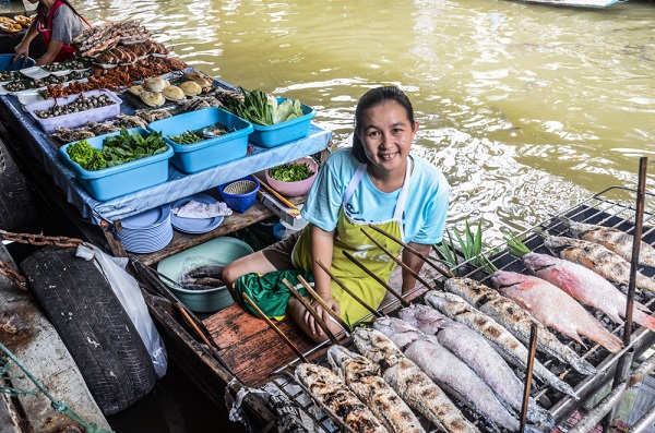 Seafoods in Tailing Chan floating market 