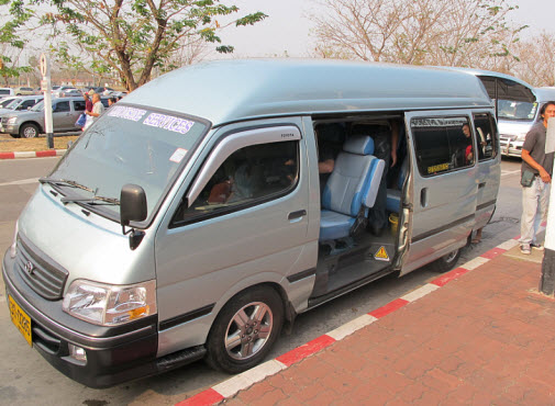 Minivan service from Udon Thani airport to the border