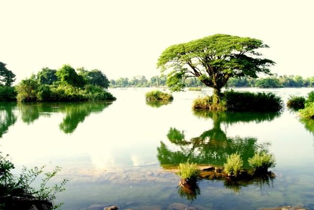 Phan Don-"land of 4,000 islands"