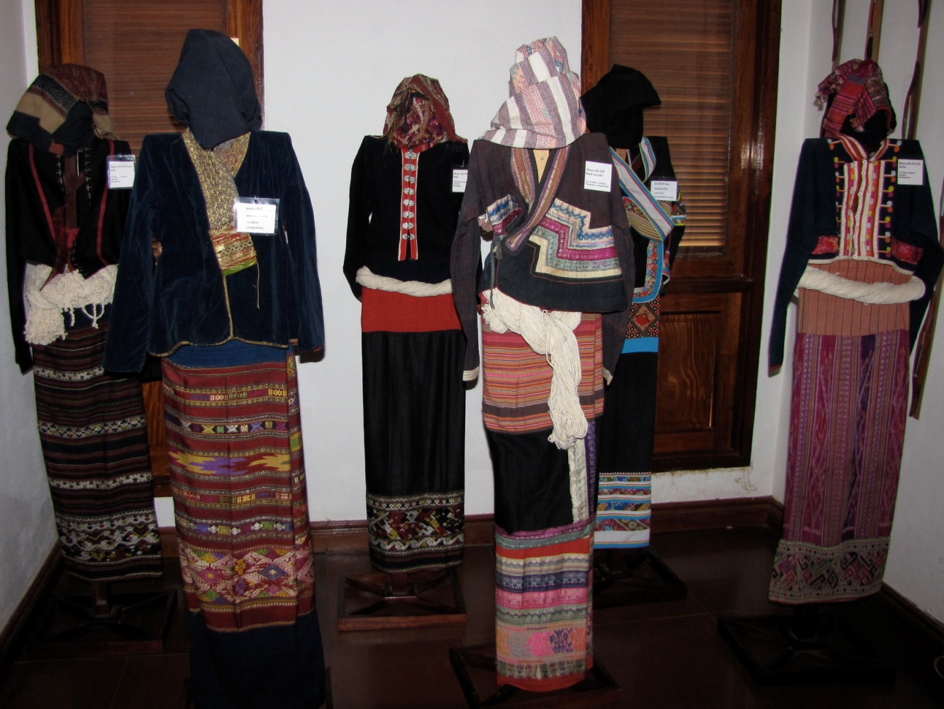 Some silk products are displayed at Phaeng Mai Gallery 