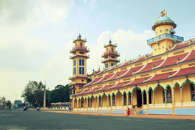 Cao Dai Temple from the outside 