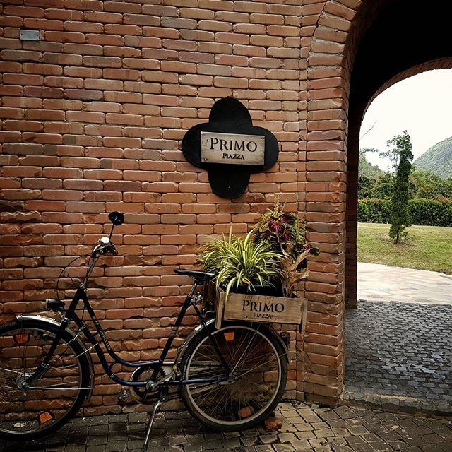 There are small alleys for visitors can walk in the village 