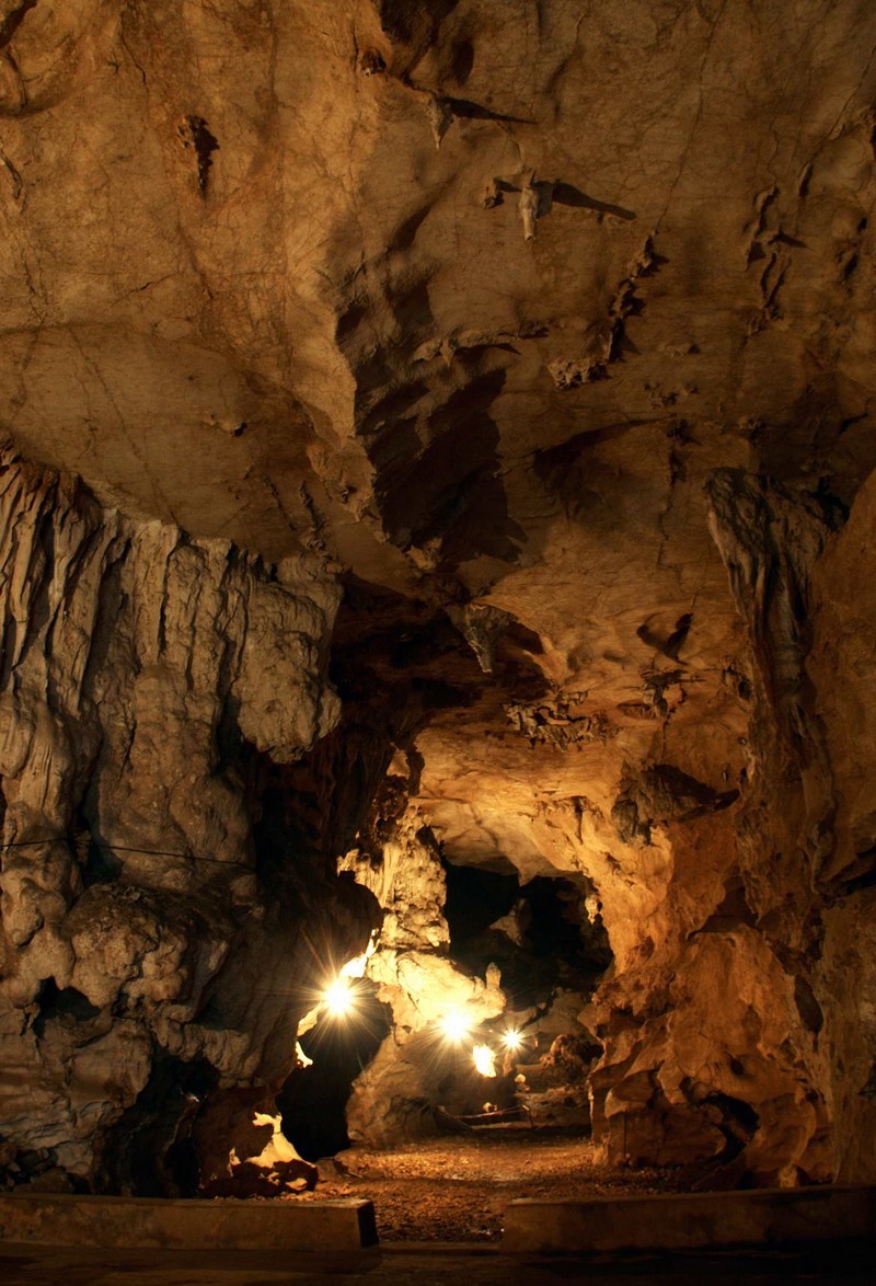 Mysterious space of Viengxay cave